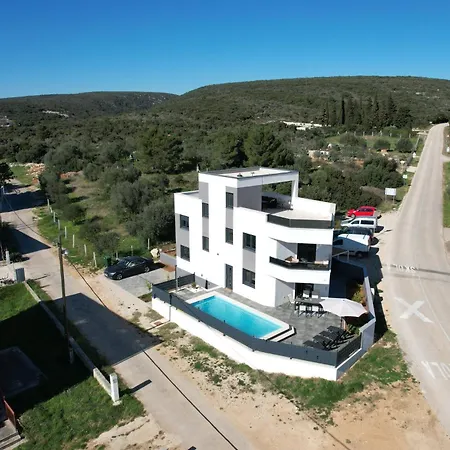 Lada In Sv Petar Na Moru With Swimming Pool Willa *