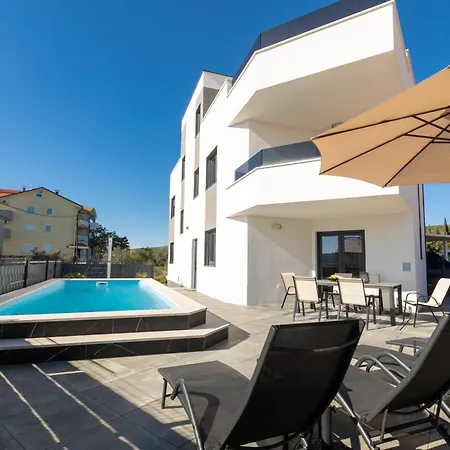 别墅 Lada In Sv Petar Na Moru With Swimming Pool *